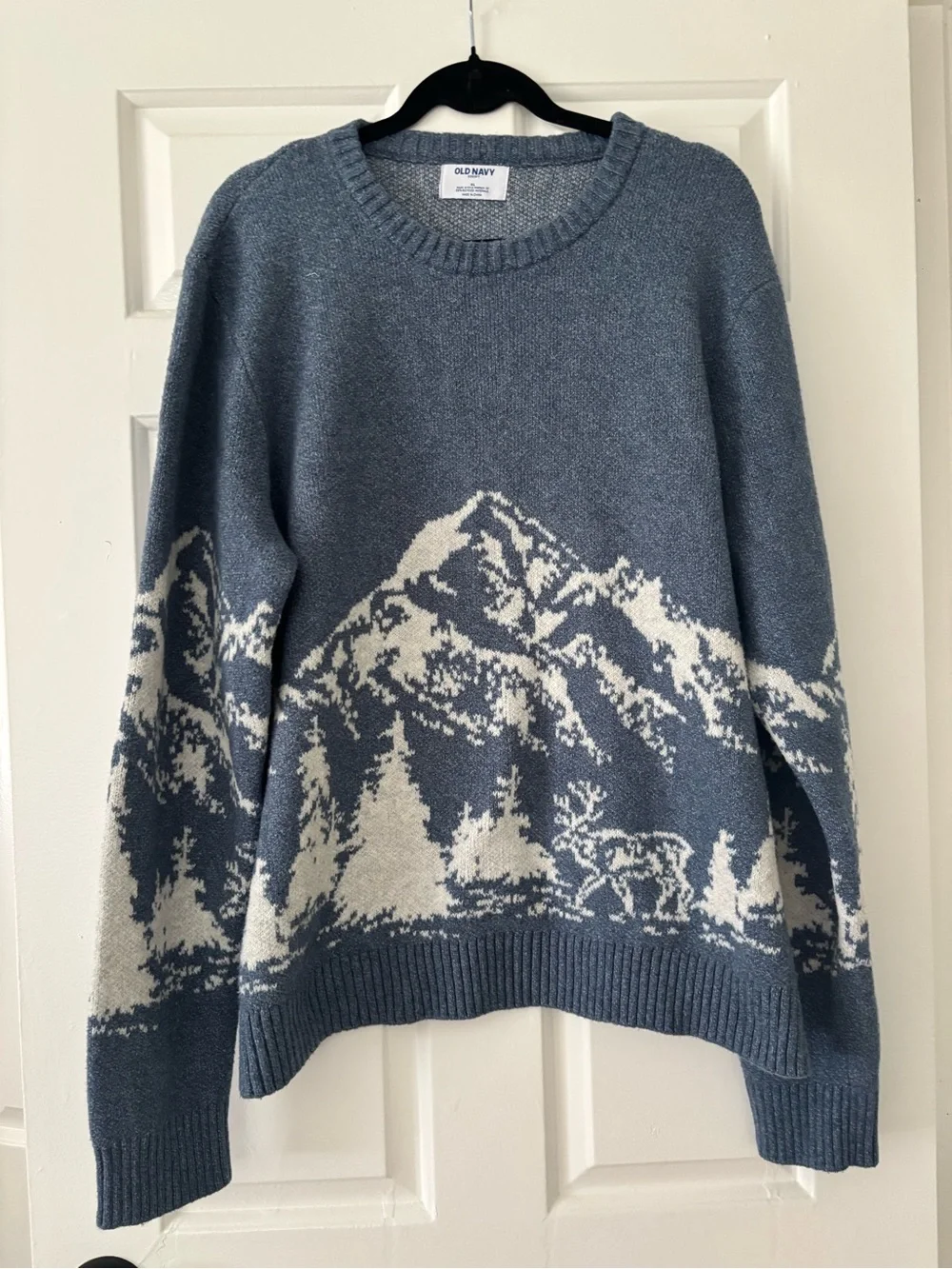 Old Navy Men’s Blue and Cream Mountain Scene Crewneck Sweater